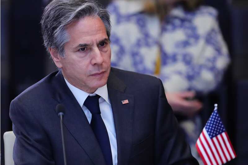 美国前国务卿布林肯发帖否认自己曾后悔未对伊朗动武，称不支持这场战争。他批评特朗普