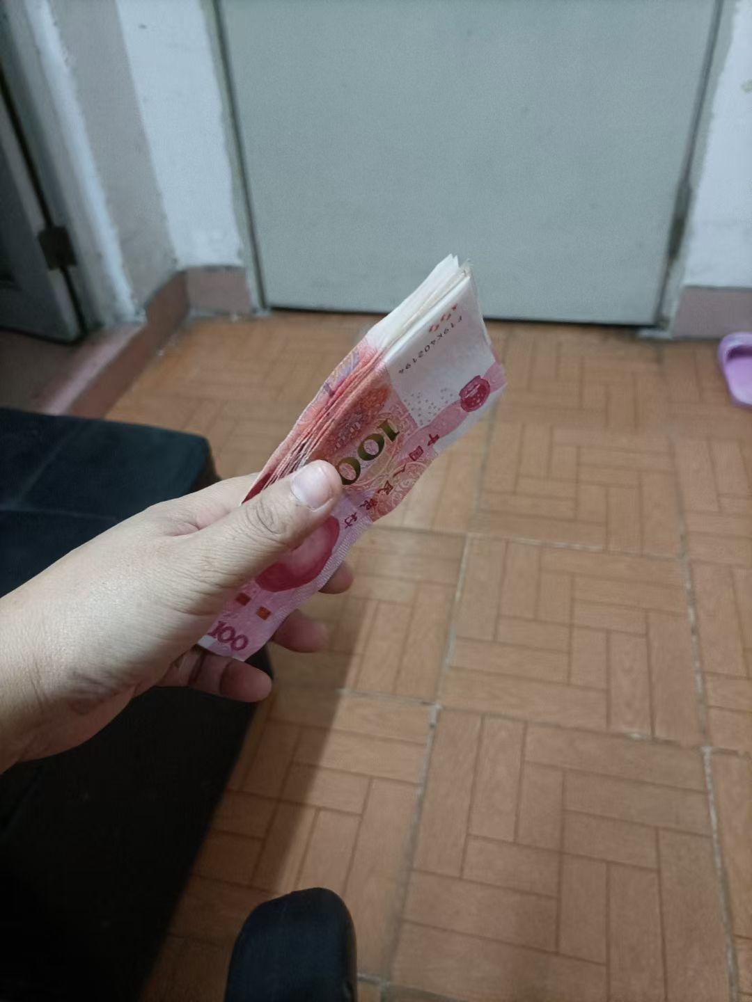 现在这个社会什么都靠不住，只有你手上的钱才靠得住，现在的钱越来越难挣了。一天十几