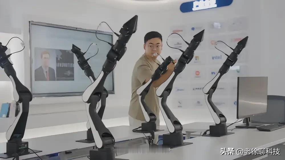 2026年AI走出屏幕成为随身伙伴，中国移动人车家一体化AI生态太实用！

依托