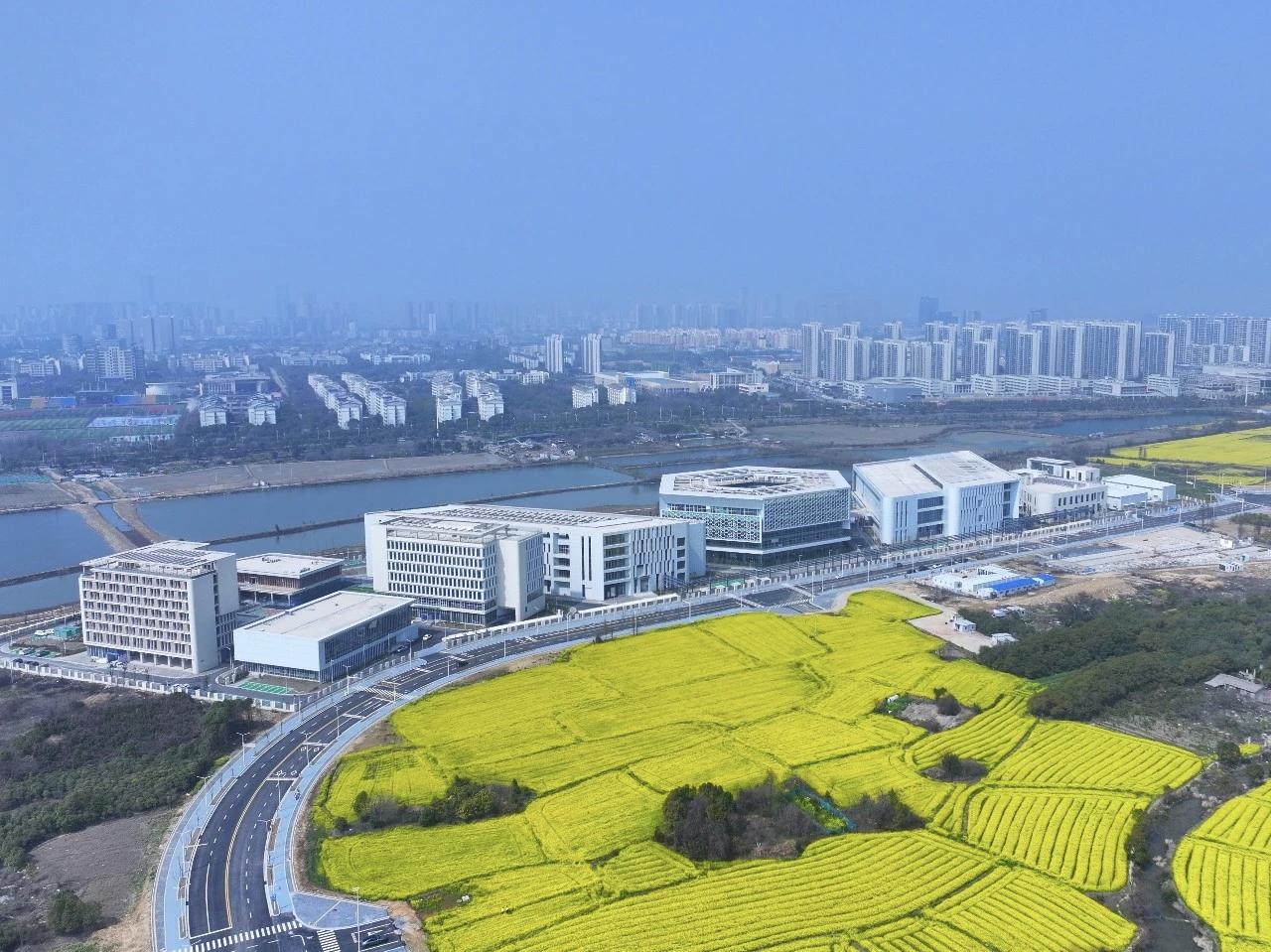 南昌工业区的环境宜人，适合工作。