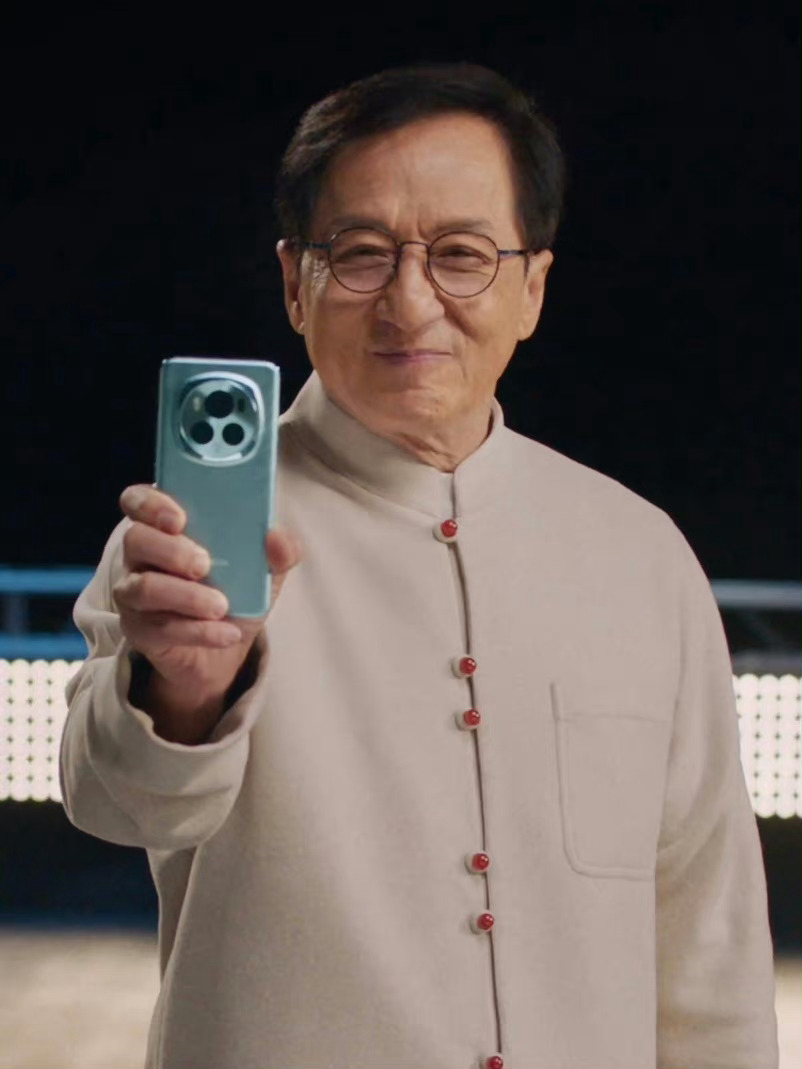 荣耀+成龙，正式亮相： ​​​