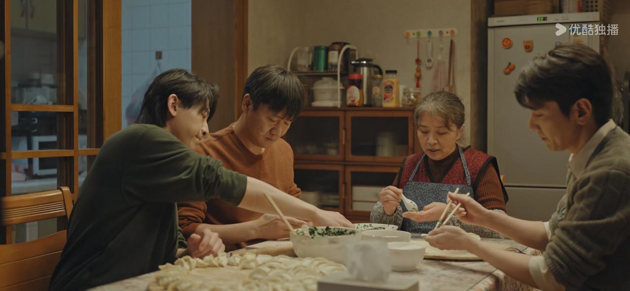 感觉这个老舅挺有意思，剧情还挺吸引人，演员演的也不错。前段时间郭京飞演的《老舅》