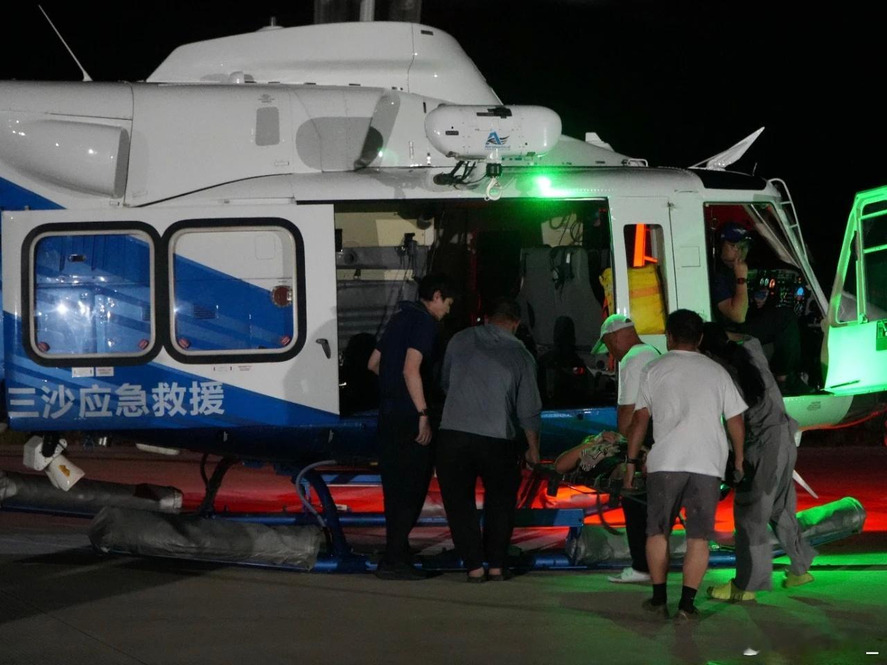7月2日晚，西沙某水警区官兵紧急救助一名大出血工人。经过及时、高效、精准的一线救