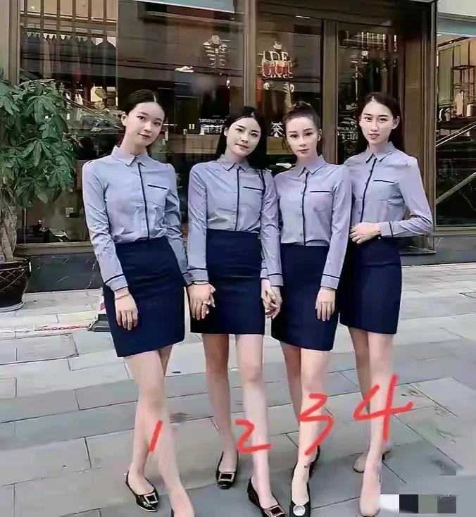 这也太苗条了吧！四个美女穿衣扮相方面倒是看着挺舒服，身高也不是小个子女人，就是身