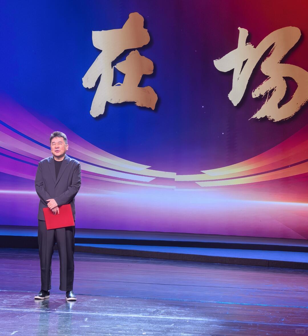 陈建斌的实力有多强？话剧、影视、导演三线全能，业内罕见的学院派天花板
 
陈建斌