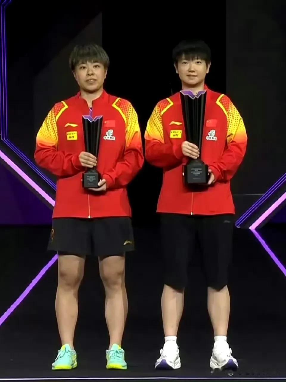 莎莎怎么那么可爱呢！回北京请大迪吃好吃的[偷笑]，场上把人家打哭[偷笑]

莎莎