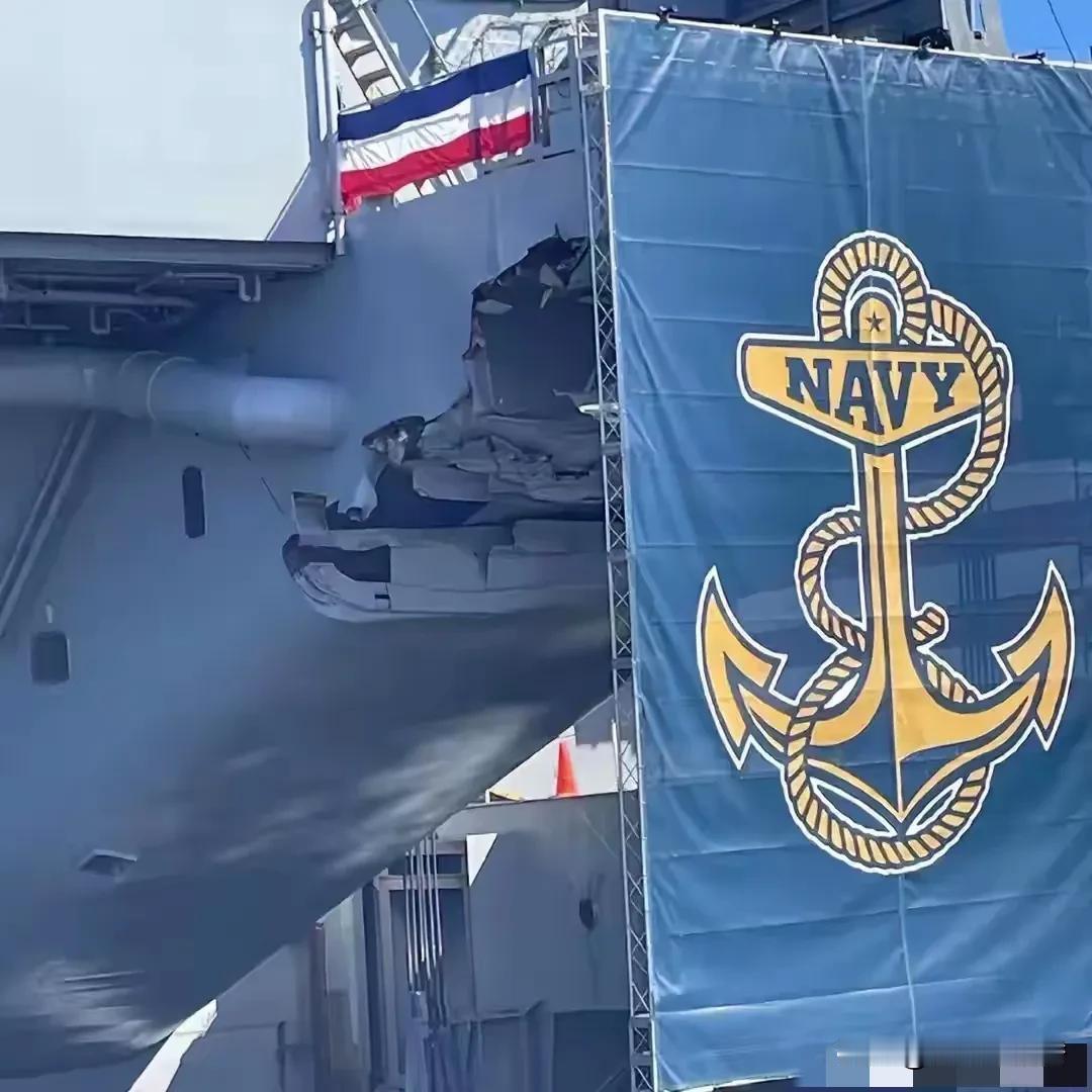 美军“杜鲁门”号航母可真是出尽洋相。在海军成立250周年纪念活动上，它右舷被巨幅