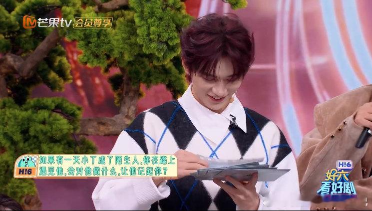 丁程鑫张颜齐后背香callback你好星期六 陌生情境下，张颜齐跑到丁程鑫背后，