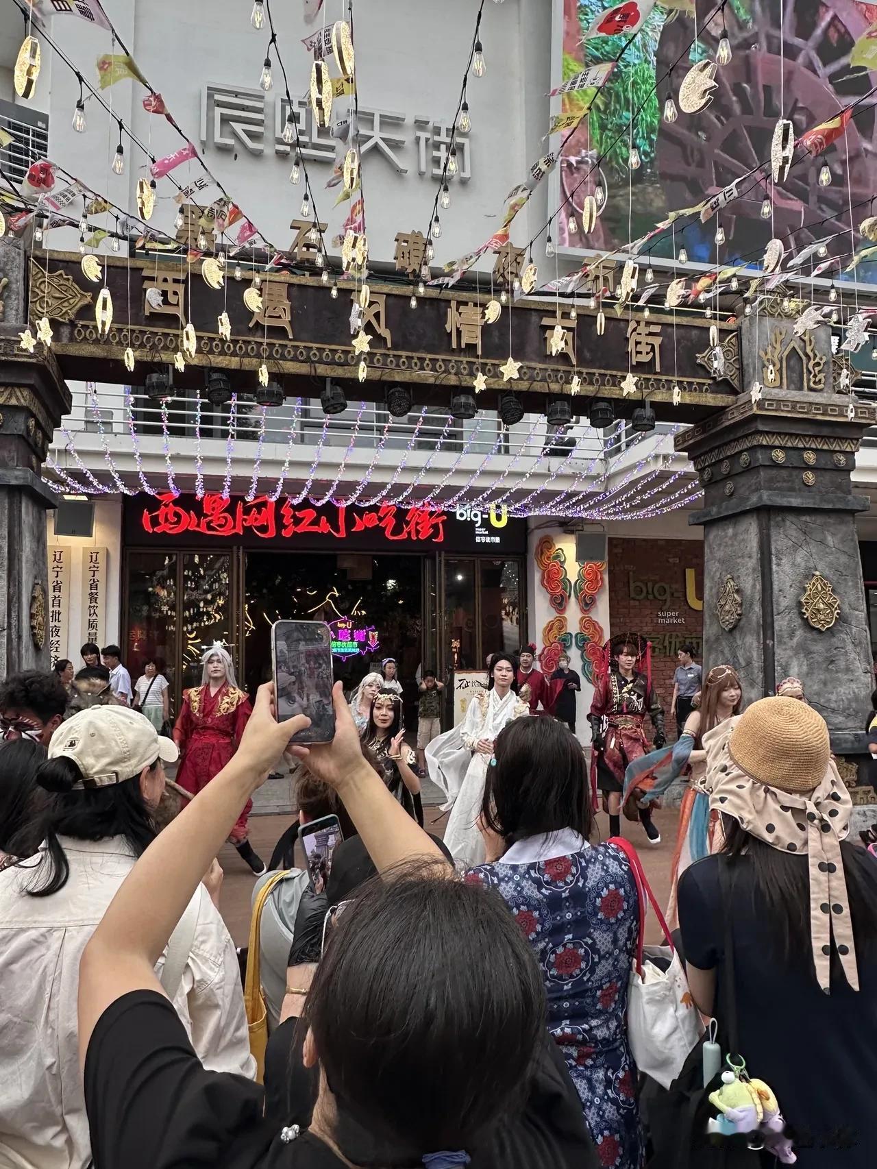 升级大变样！黑石礁倍客优市集，一秒闯入仙侠古风片场🔥
经过全新改造，黑石礁辰熙