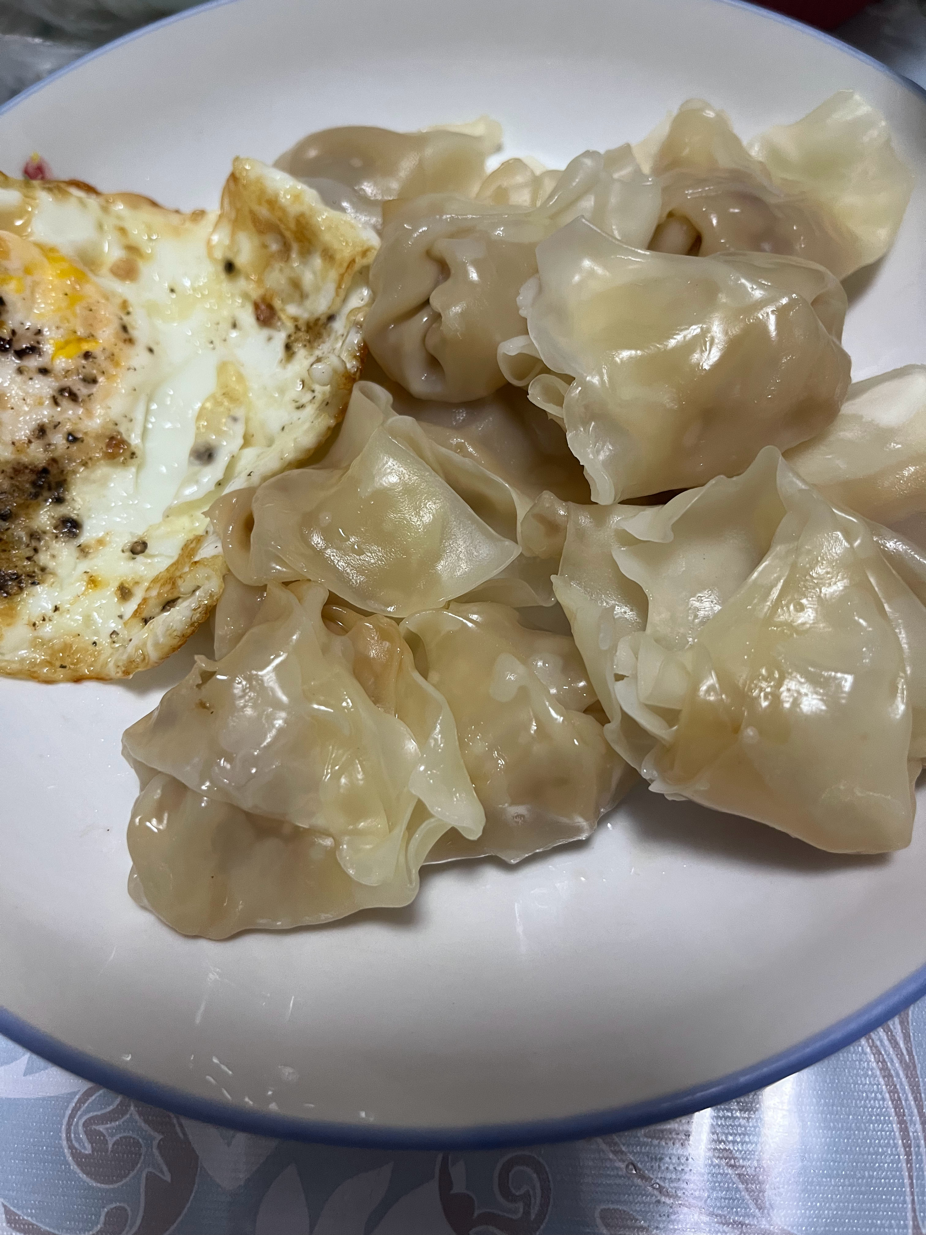 早上好啊，又是新的一天新的开始了，今日份第一餐蒸馄饨～好吃😋 ​​​