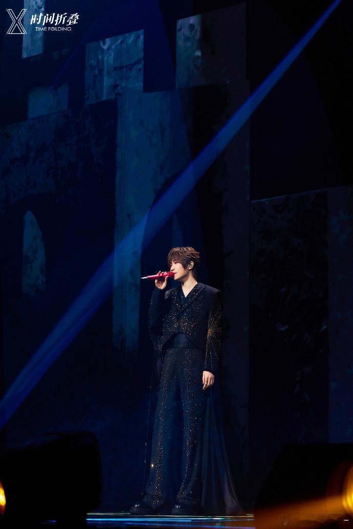 徐良时间折叠巡回演唱会徐良演唱会时光会走远，旋律永留存。徐良的巡演带着满满的情怀