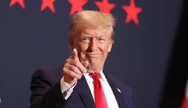 “我们与委内瑞拉关系很好。我们已经销售了1亿桶石油。这些石油正运往得克萨斯，将在