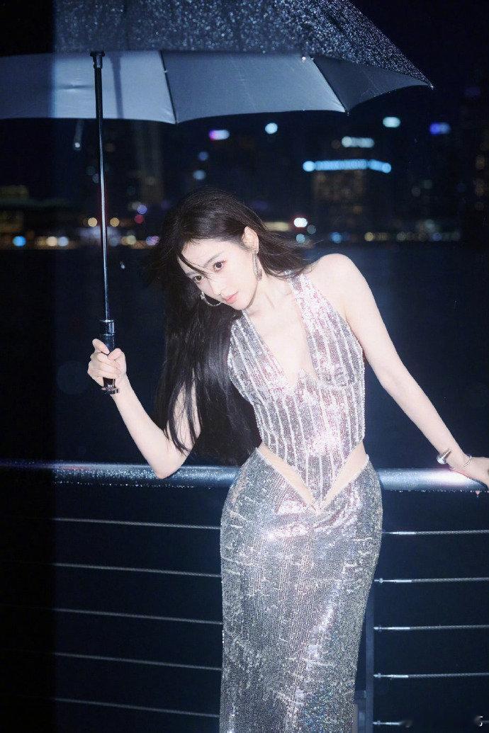 雪夜追凶的设定本身就足够吸引人，更别说还有韩庚和张天爱的新颖搭配！两位龙江艺人在