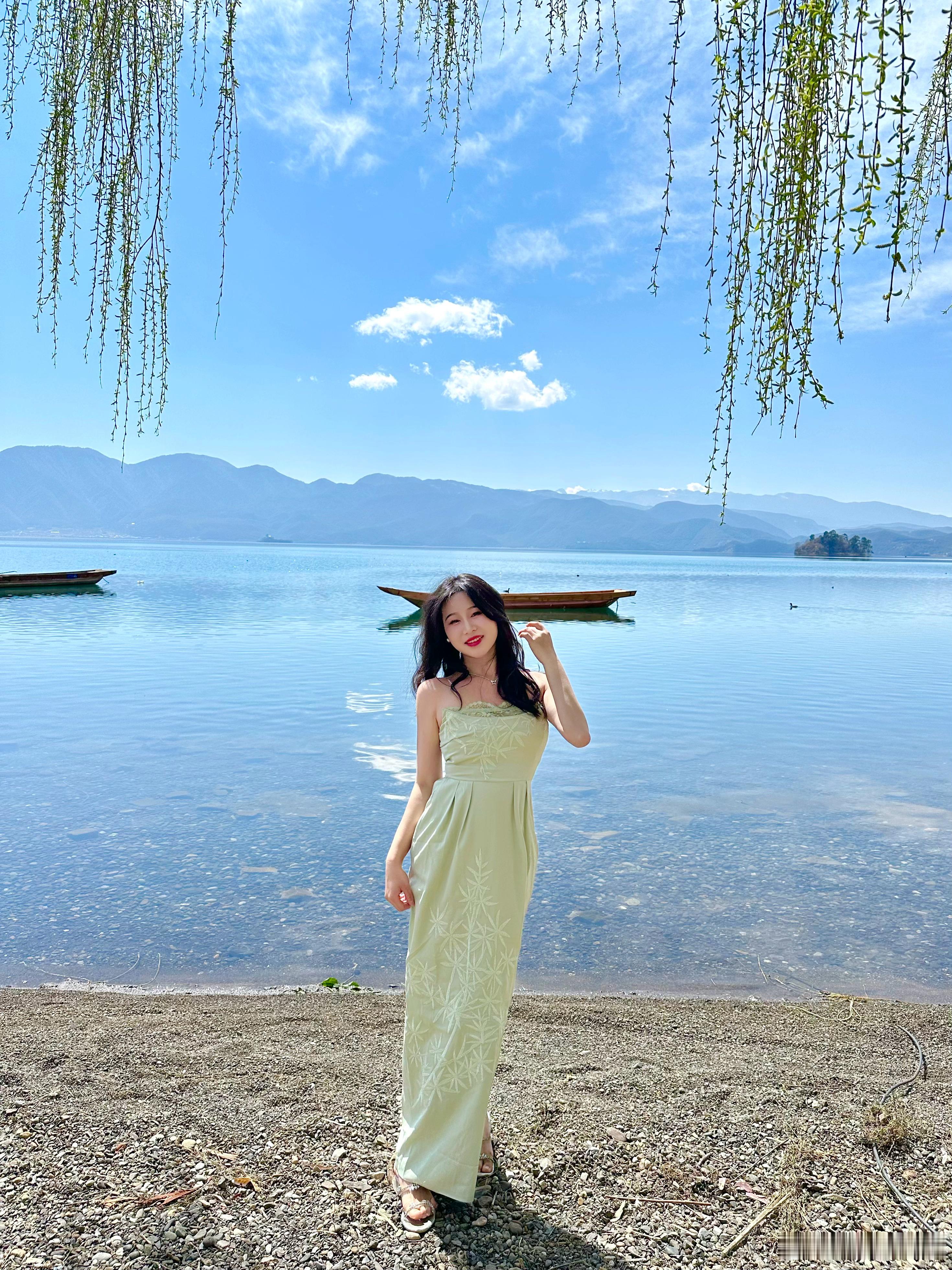 🧚🏻‍♀️  ​​​