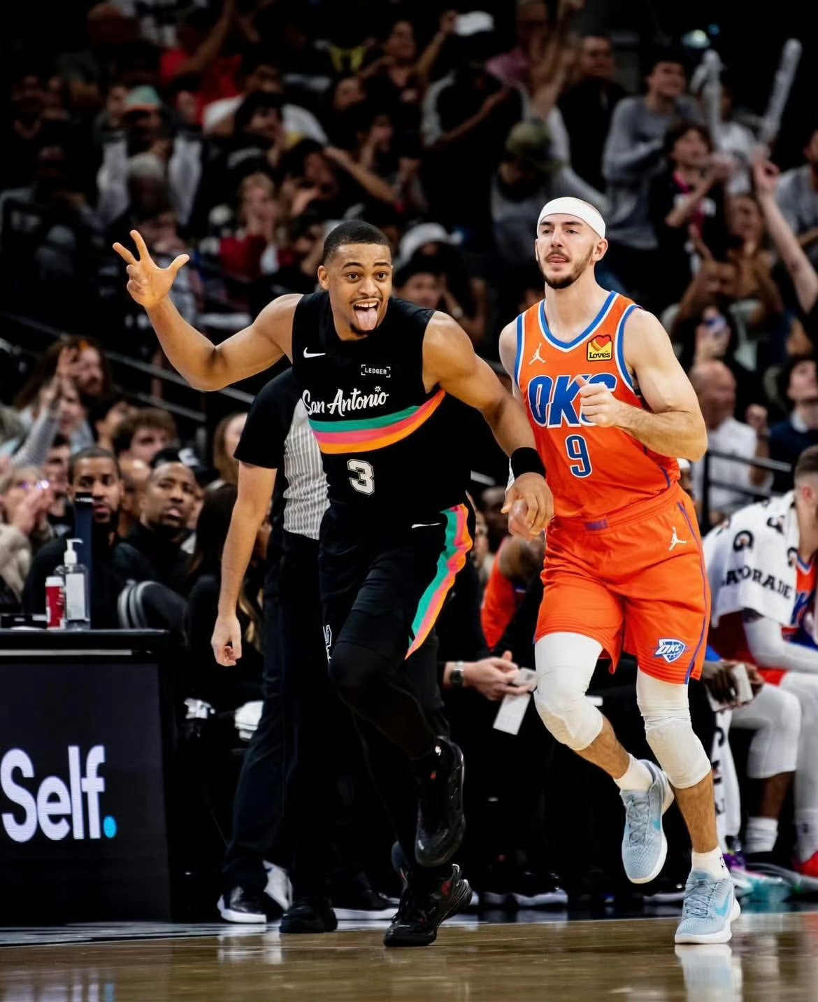 凯尔登-约翰逊谈到今天击败雷霆:“我们靠的是团队来赢球，每晚都可能有不同的人站出