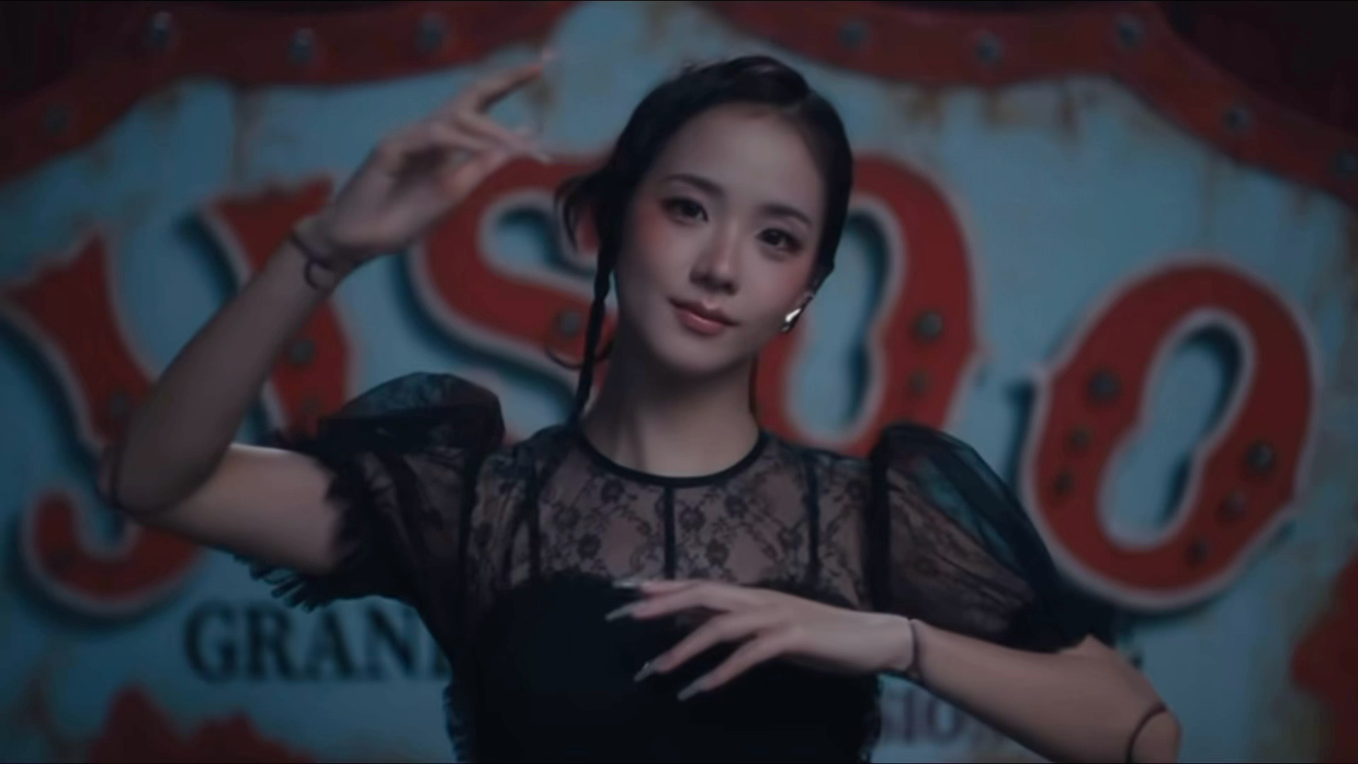 恐怖娃娃即视感，完全是bjd啊此女美成神了 ​​​