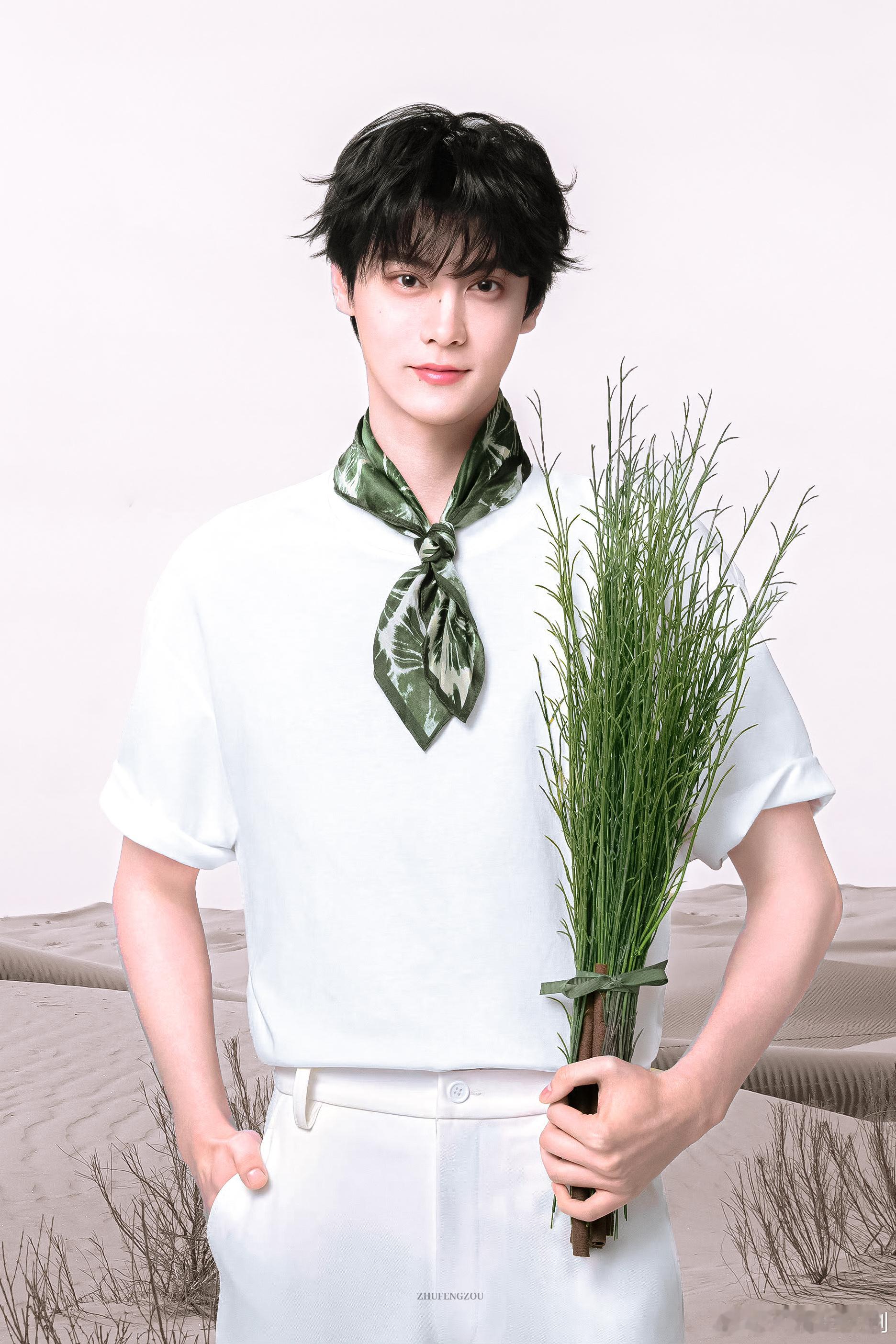 田栩宁自带清爽少年感，眉眼干净澄澈，气质鲜活灵动，像春日风般澄澈明朗，少年意气蓬