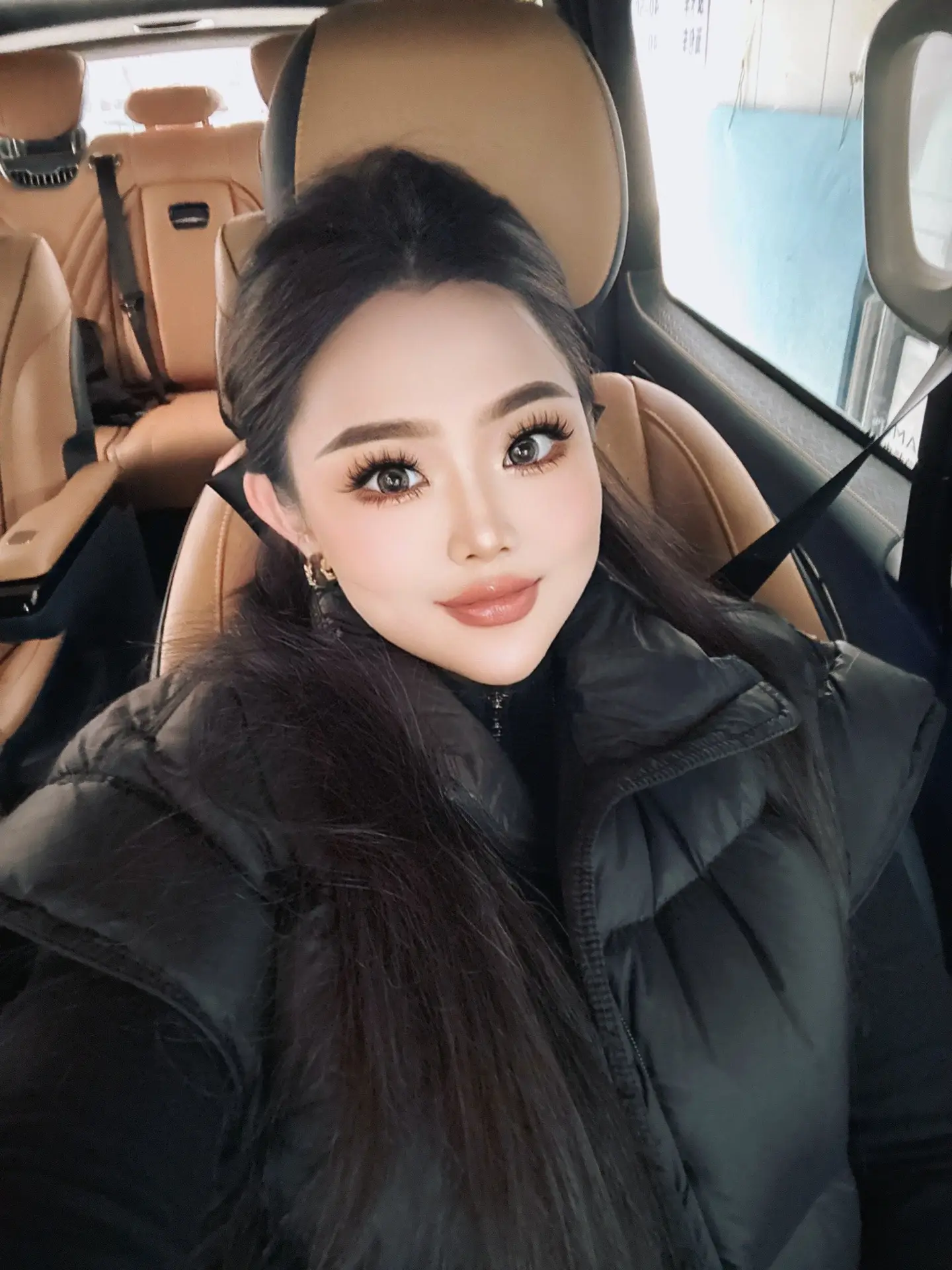 这辈子 和谁过 怎样过 过多久 只要笑容比眼泪多 你就找对人了 这辈子...