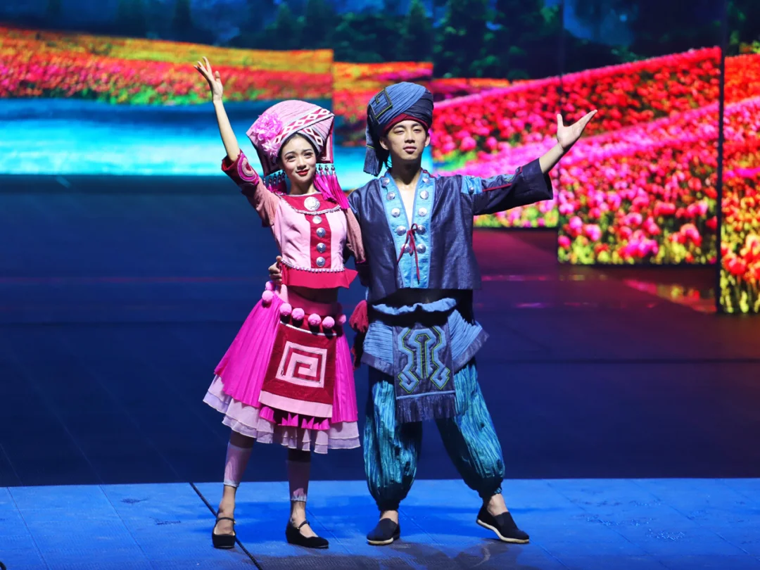 下午的桂林千古情表演非常好看，从舞台艺术效果来说肯定是世界一流。总结来说就是有血