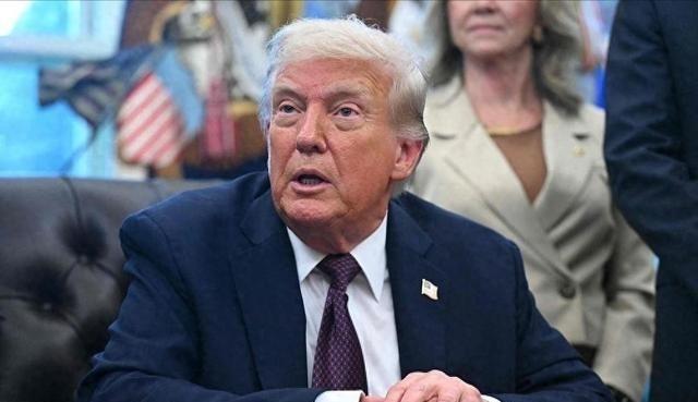 特朗普大放厥词：中国拿着我们给的7220亿造军舰，养活了中国军队。

最近这类说