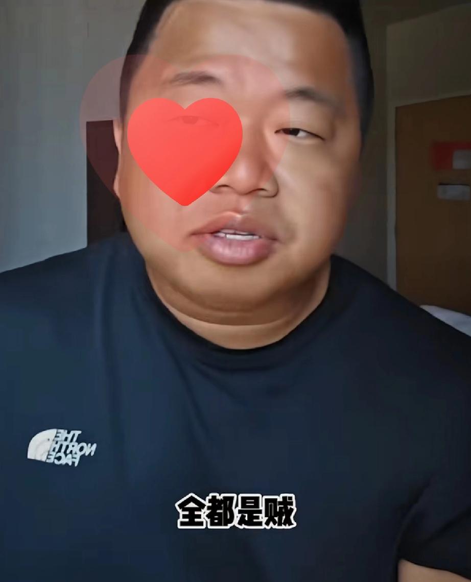 这个蓝战发视频说：
他到了委内瑞拉旅游被勒索
这个国家的许多人都是贼[灵光一闪]