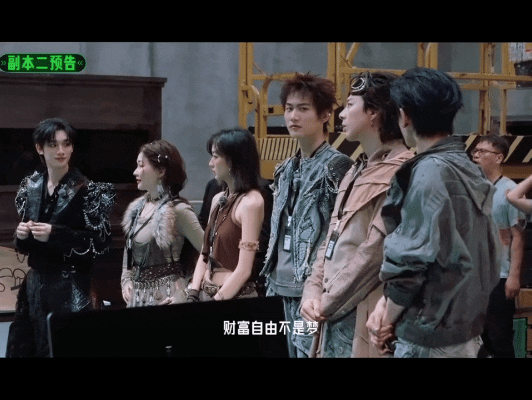 金靖躲在丁程鑫后面丁程鑫已经能保护金靖了 开推新一期里，金靖怕了就往丁程鑫身后躲