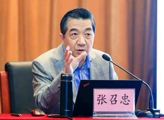 🔮 局座神预言：特朗普8年把美国干成老二？

当年张召忠一句"特朗普干满8年，