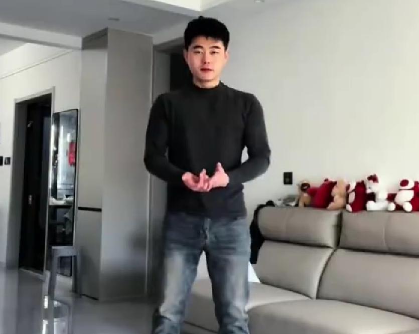 戒糖加跳绳5个月，26岁小伙减重46斤，气质直接变回大学生
山东临沂26岁的皮先