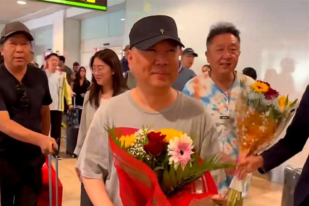 德云社郭德纲、于谦抵达西班牙马德里，世界巡演第三站开启！

刚落地机场就有粉丝围