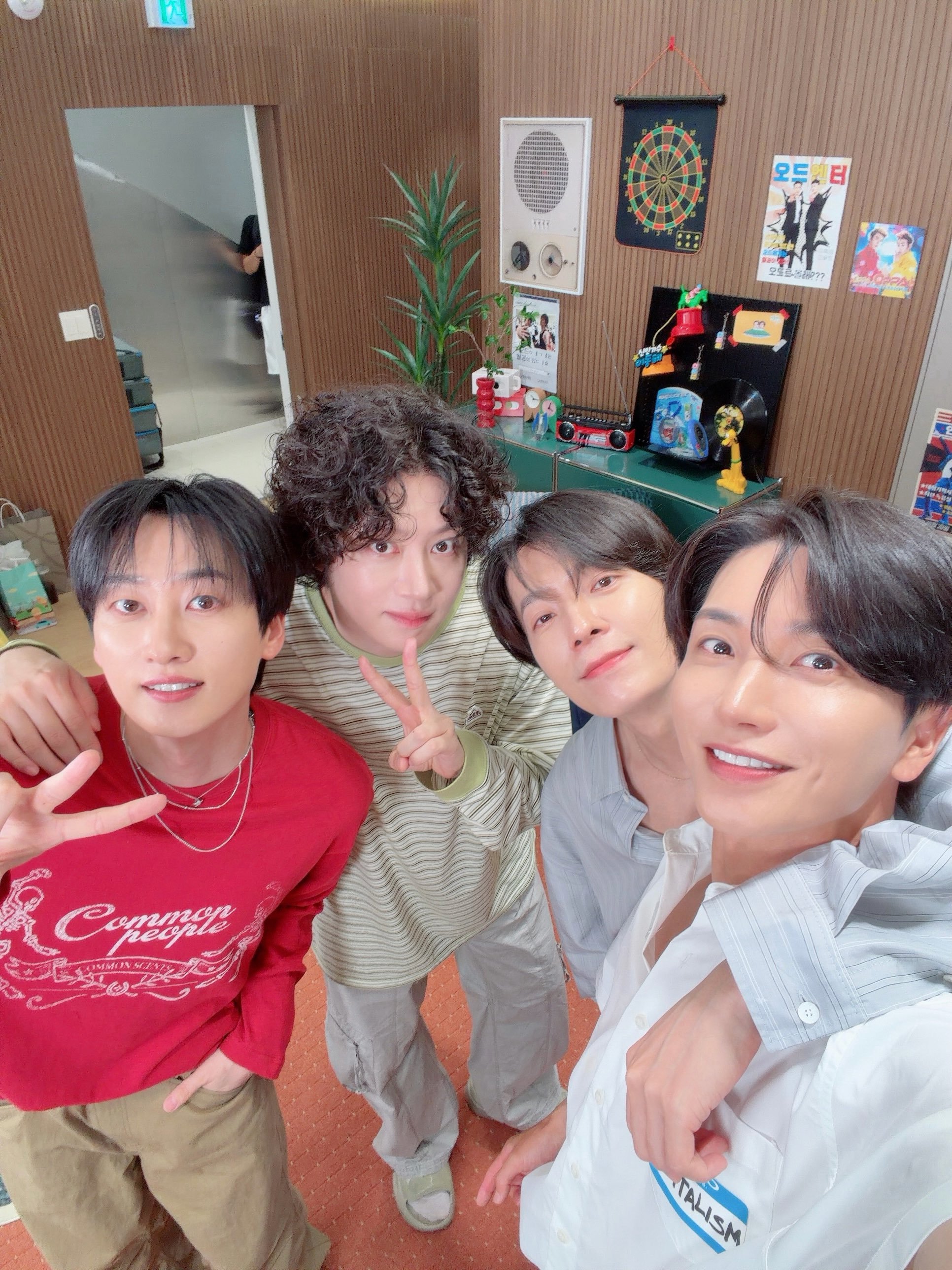 “CB百蓝_。260720 官号更新SuperJunior 相关：要来这边吗 8