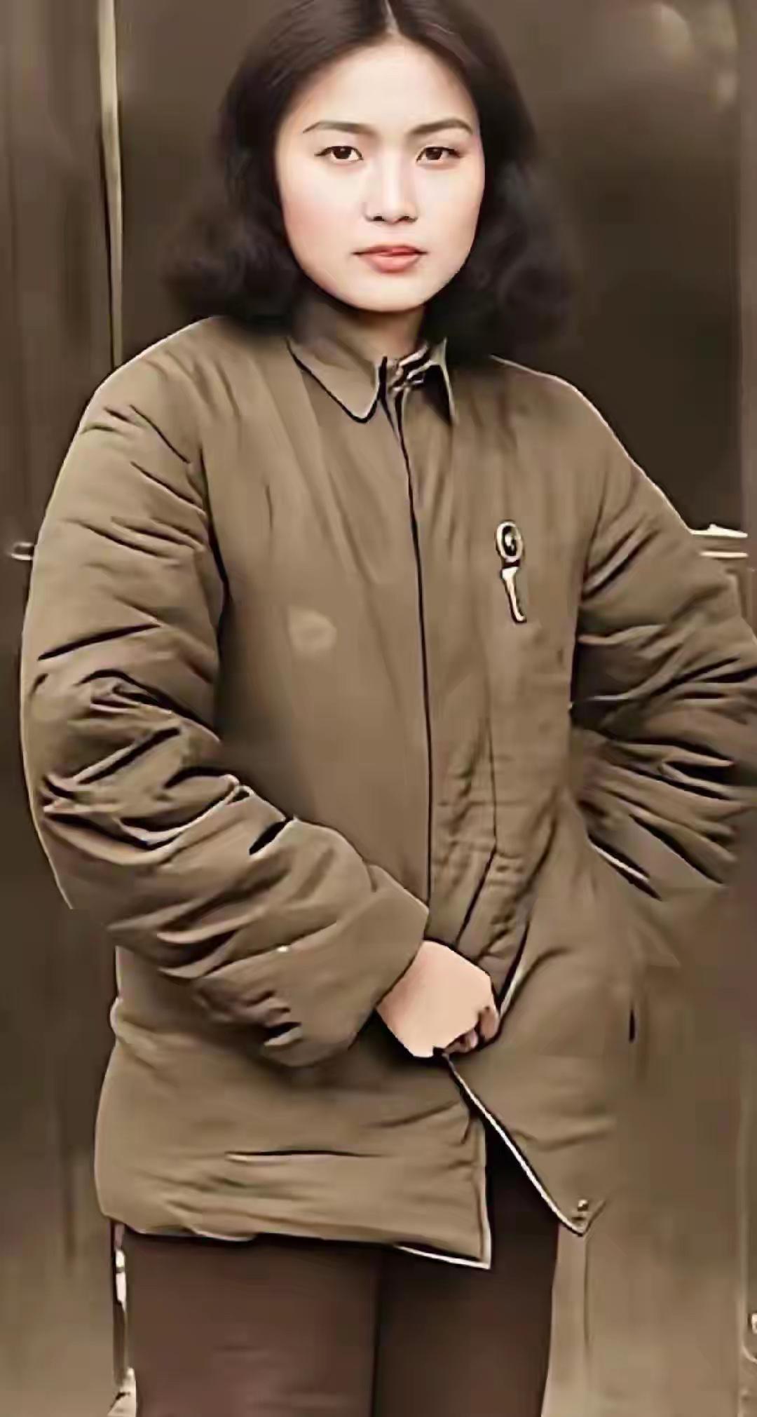 这就是革命烈士刘胡兰亲妹的真实样貌，和刘胡兰神似，罕见老照片