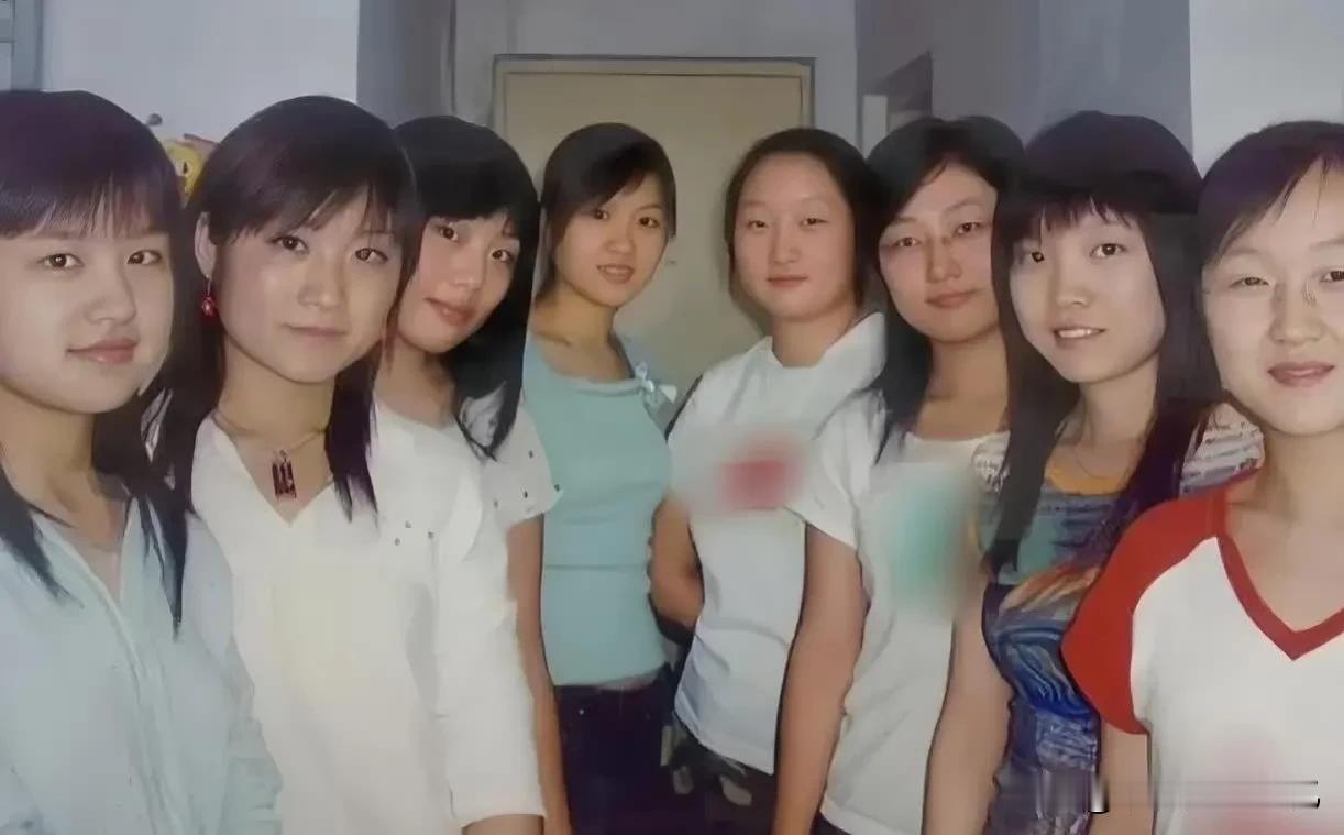尽管当时在电子厂工作，收入不高，但大家都感到快乐满足