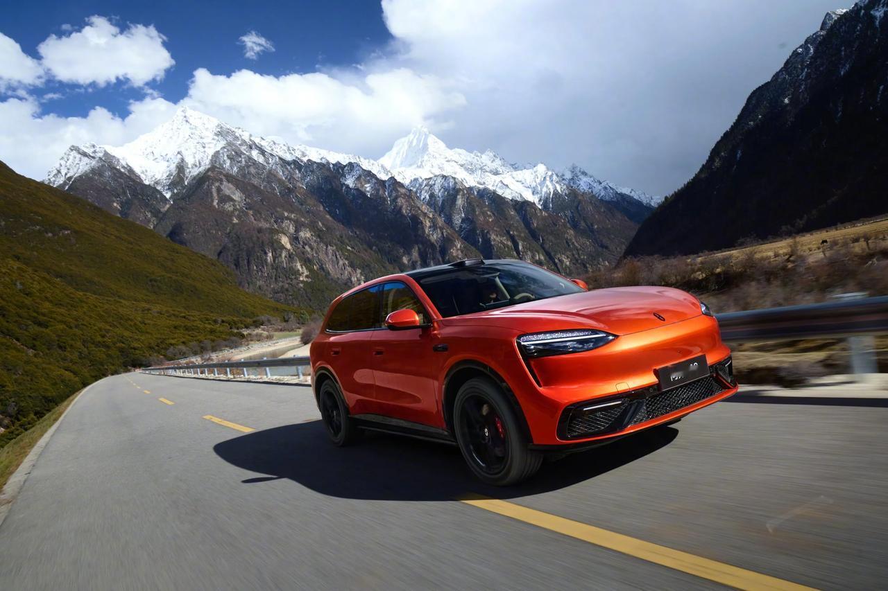 问界M6作为一款刚刚上市的新能源SUV，它的动力性能和续航能力是消费者关注的重点