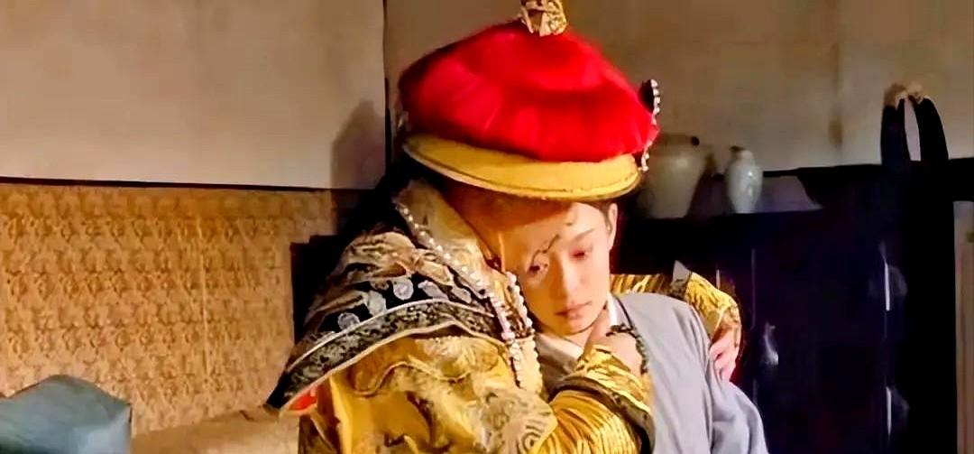 甄嬛回宫后只笑了17次，每一次嘴角上扬，都是明码标价的筹码。

养心殿门前那重重