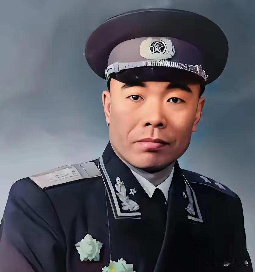 1955年授衔仪式上，曾泽生中将热泪盈眶。这位原国民党60军军长1948年率部起