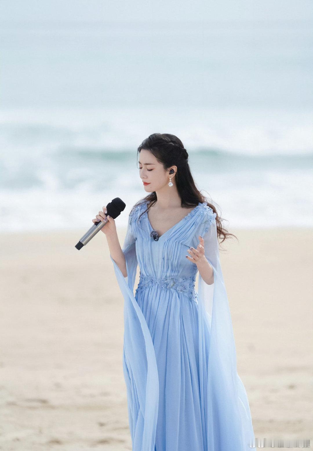 李晟说邓萃雯是我永远的娘娘呀李晟想和邓萃雯一起唱跳李晟和邓萃雯在《浪姐》相遇，像
