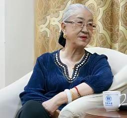 1986年，原防长耿飚的长女，一夜之间被国内查封了所有资产，她选择出走美国，到底