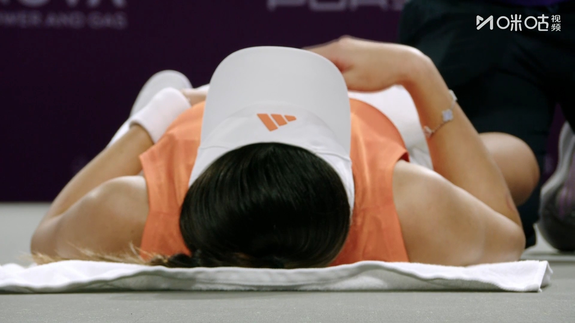 #王欣瑜0比2奥利尼科娃#WTA250克卢日-纳波卡站1/4决赛，王欣瑜首盘出现