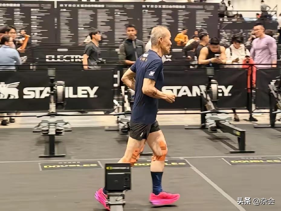 75岁的王石还在打HYROX，看这肌肉线条，谁敢信？
老年组两大传奇：刘晓庆的精