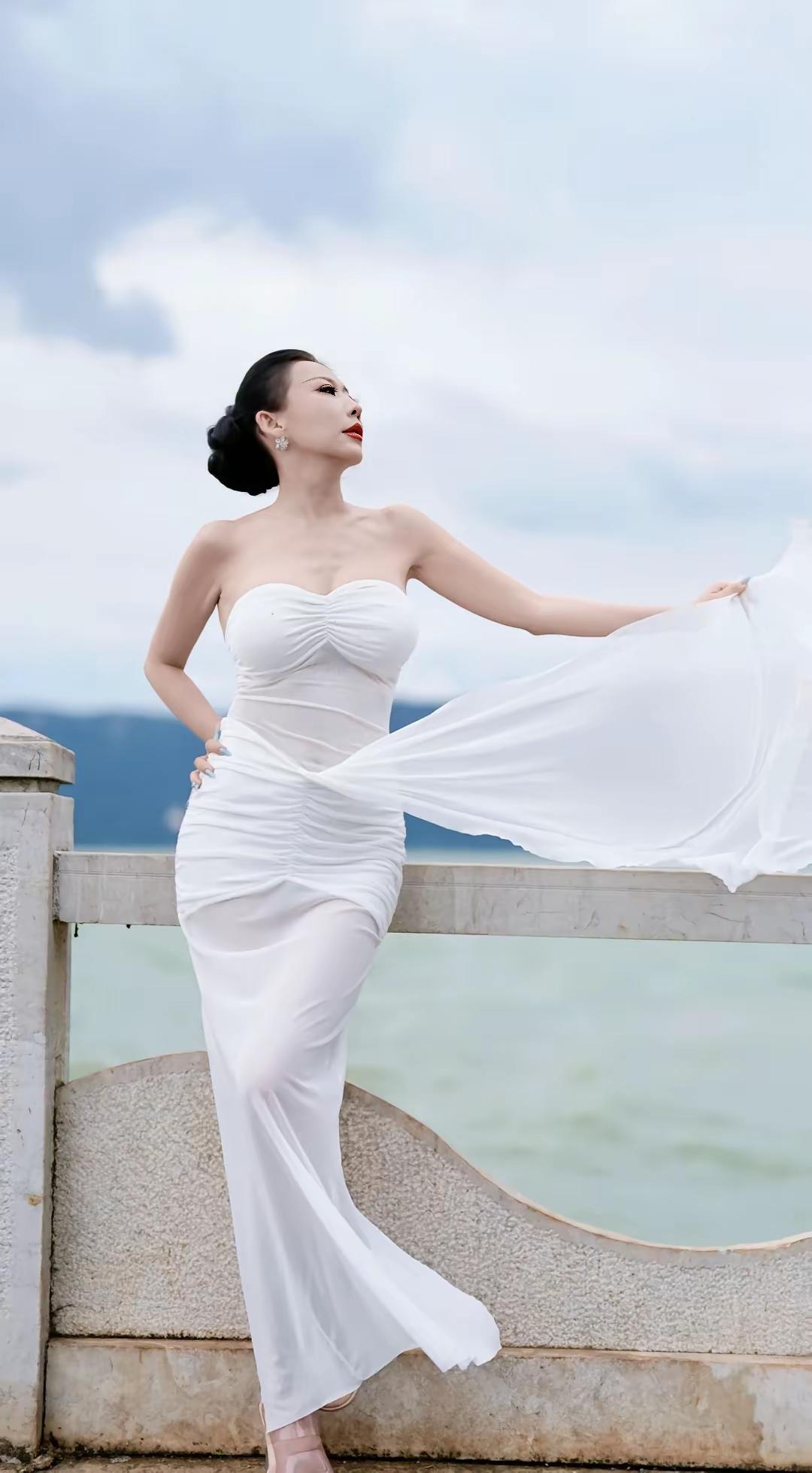 夏日生活打卡季 夏日生活真是充满了各种滋味。就像上海这天气，27℃到32℃看着不