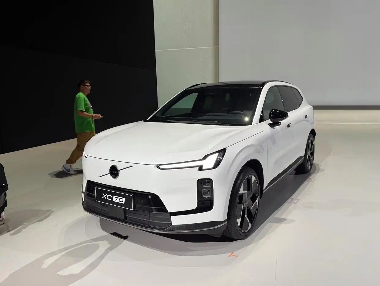 成都车展｜沃尔沃全新XC70全球首发，预售29.99万起。新车的预售价为29.9