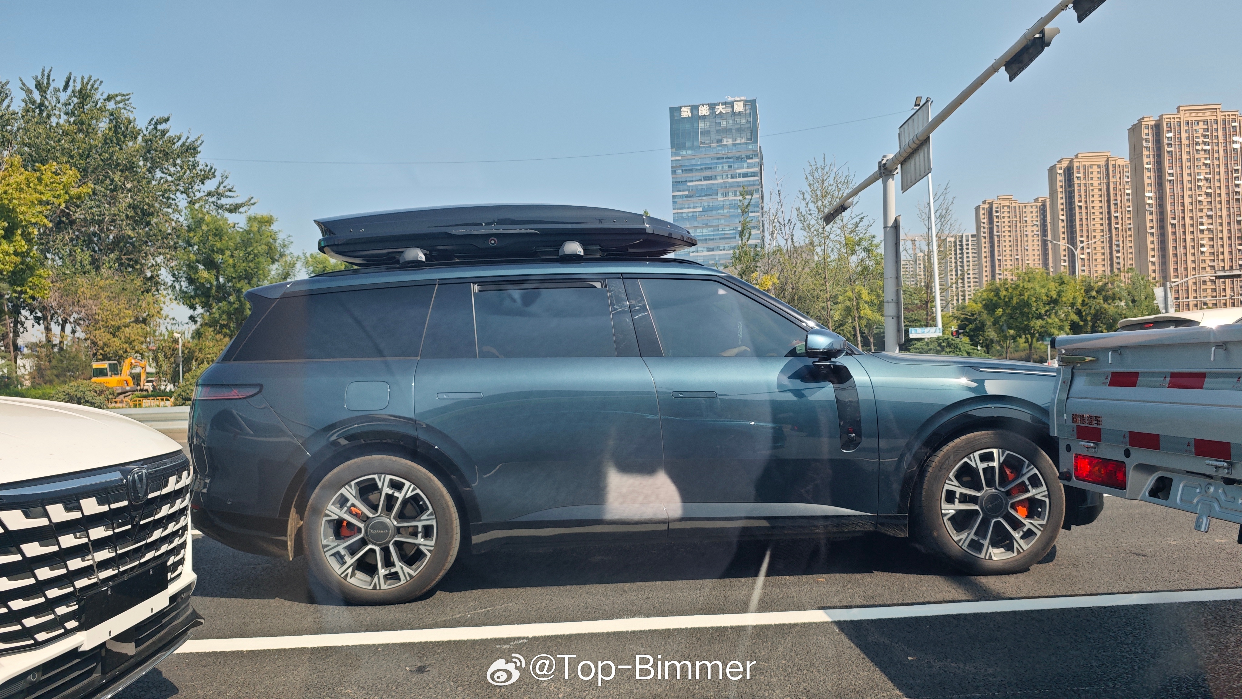 带顶箱的领克900，雀氏帅啊[流鼻血] ​​​