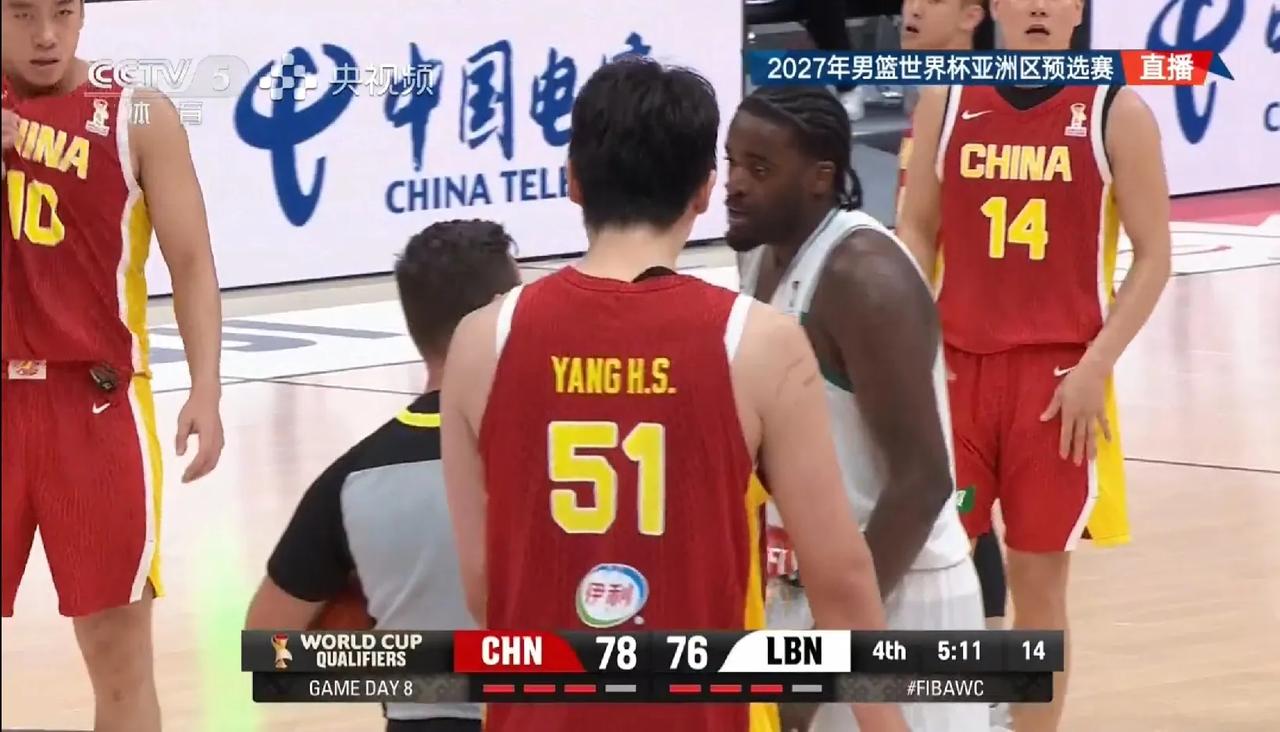 连续抱摔！杨瀚森把黎巴嫩中锋给打急了！

杨瀚森在对阵黎巴嫩男篮比赛中表现非常出
