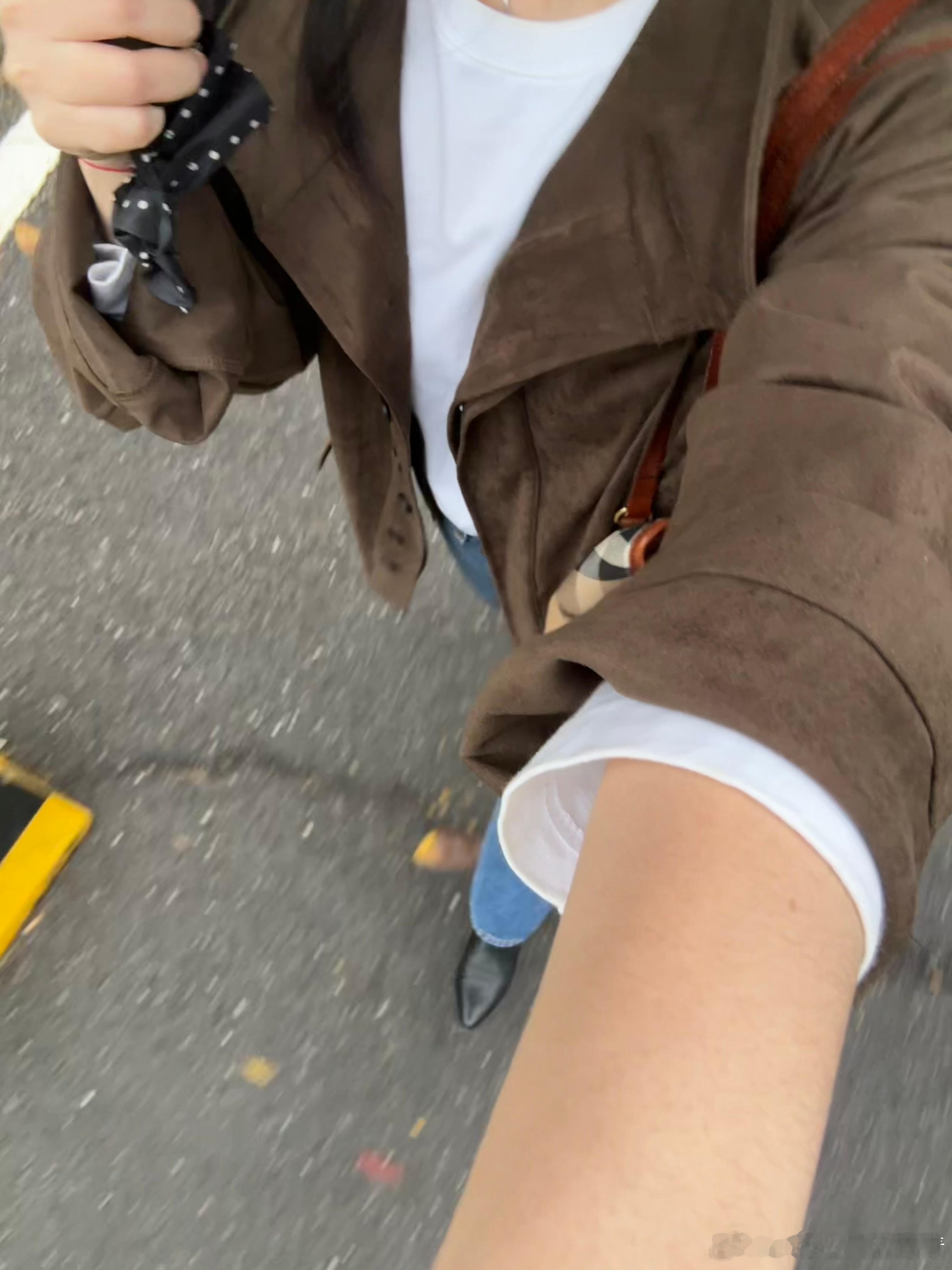 PLOG打工人一周穿搭，现在的天跟疯了一样，直接一秒过冬。 