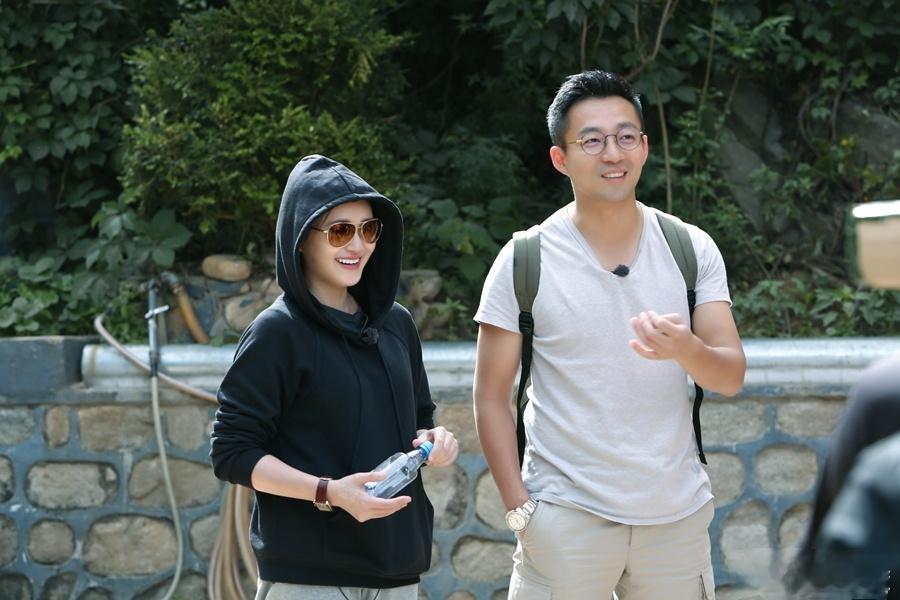 汪小菲评论大S老婆我好想你 汪小菲就像一个失恋的人，头像换了又换，作品删了又删，