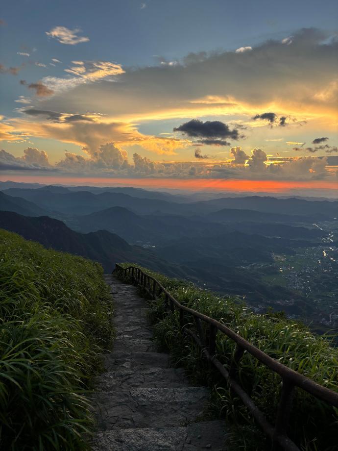 少跟人纠缠 多看大自然。 ​​​