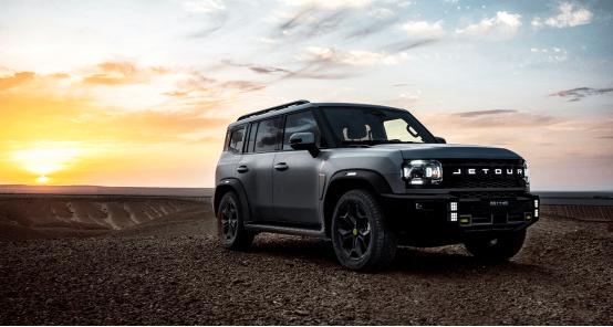 这届年轻人城会玩，拒绝emo，从拥有一辆轻越野开始
想要摆脱“早C晚A”的一天，