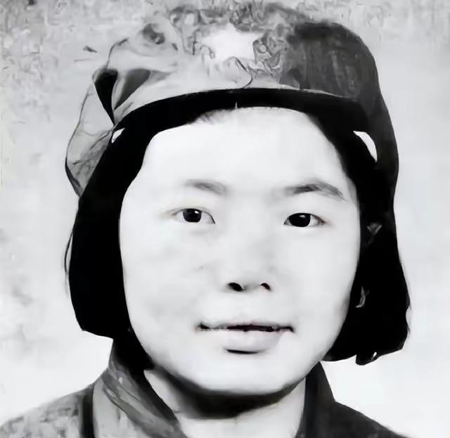 1951年，16岁的杨玉华被美军俘虏，之后的两年里，她强忍着身体上的折磨，每天反