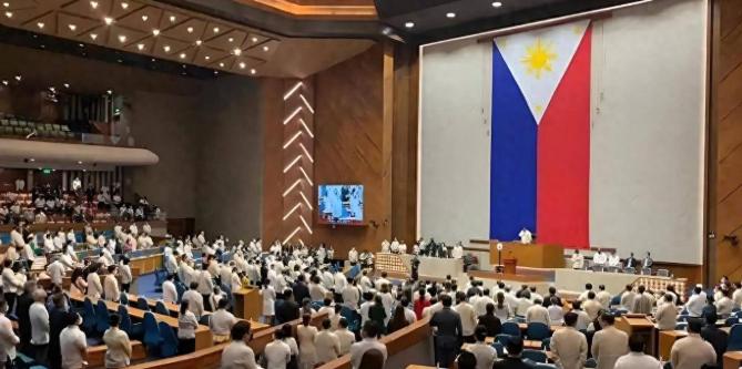炸锅！12人政变夺权，菲律宾参议院一夜变天：总统都懵了

2026 年 6 月 