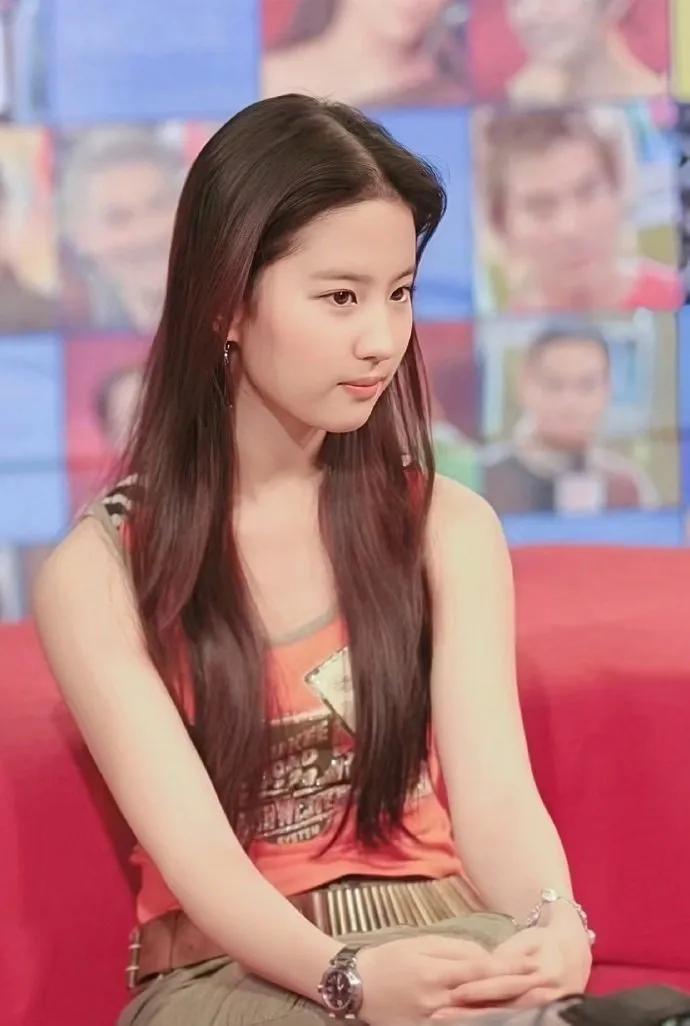 刘亦菲本科毕业论文答辩：愿我们好好生活，慢慢相遇
 
考古刘亦菲06年本科毕业论